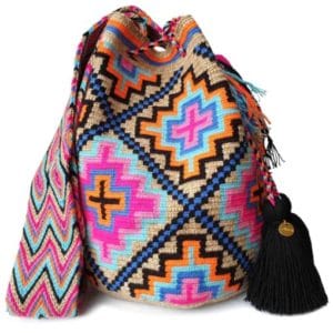 pleciona torebka w formie worka z fikuśnymi frędzlami